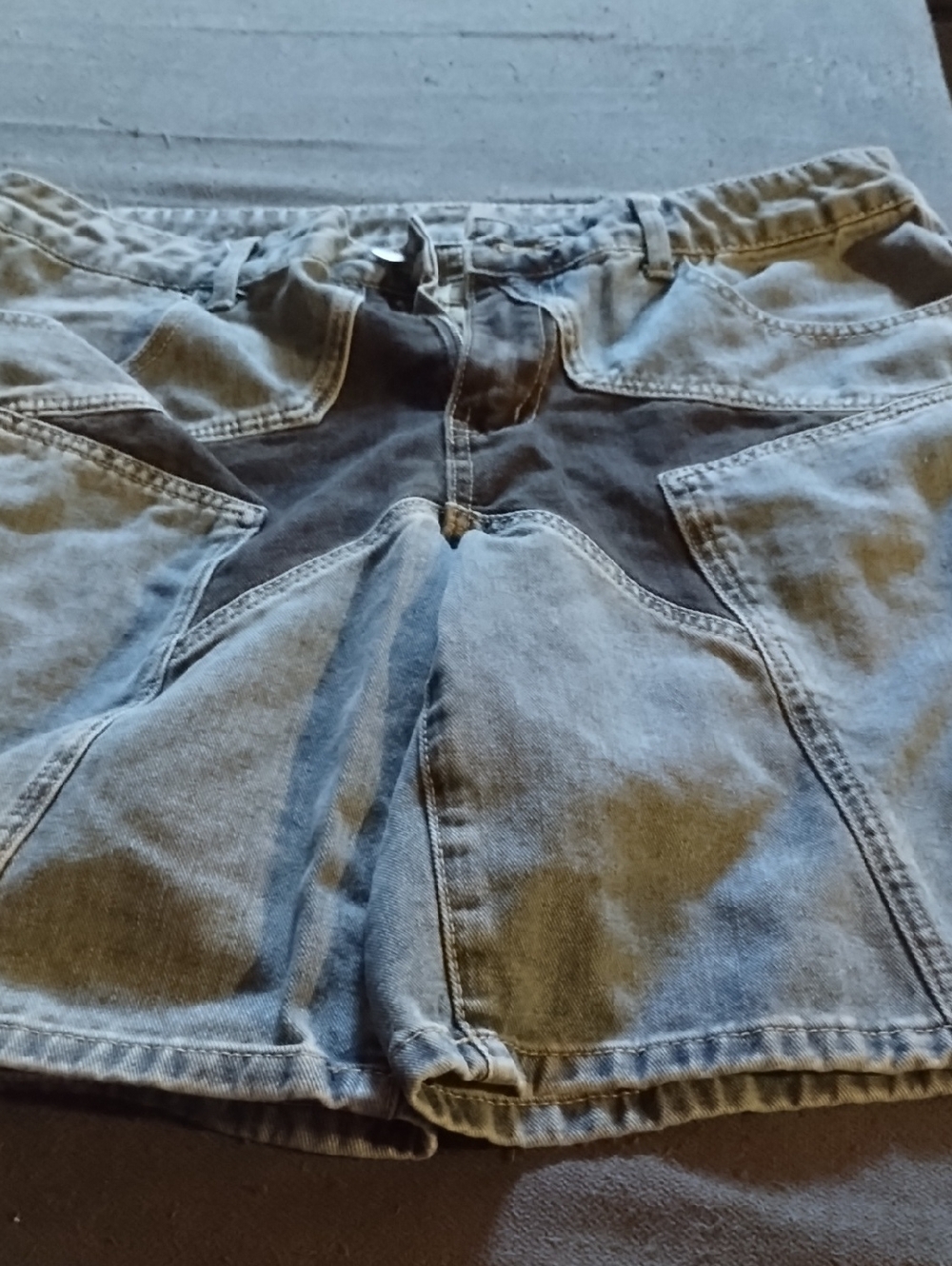 ROMWE Two-Tone Denim Shorts in Dark and Light Blue